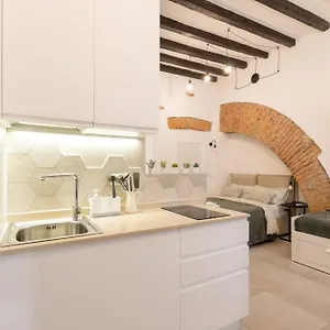 Bricks & Beams In The Key Area Of Appartamento